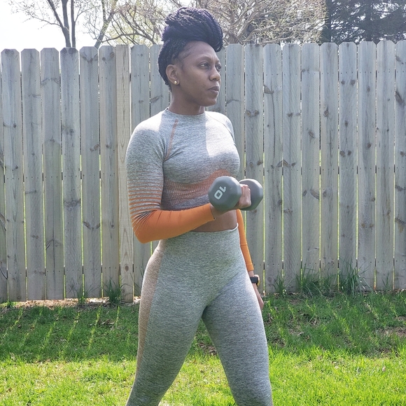 New Seamless Workout Set - Picture 2 of 6